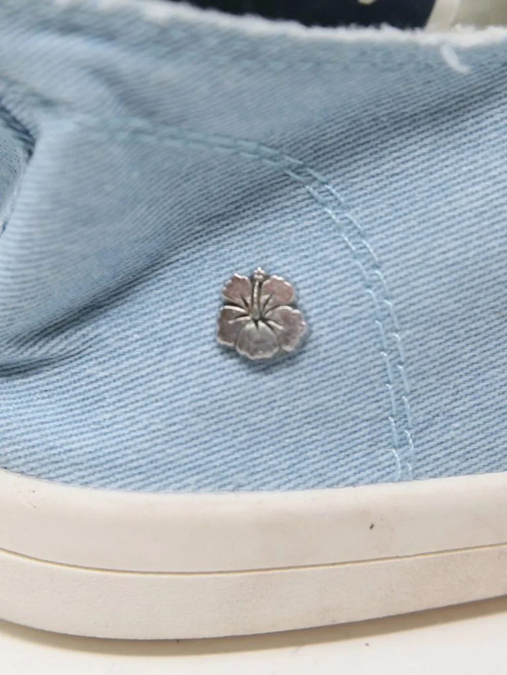 NWT Tommy Bahama Slip-On Sneakers Shoes Women's Size 9 Blue Denim Casual Loafers